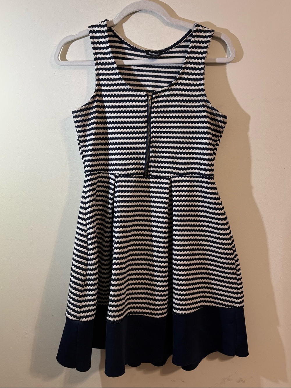 rue21 Dress women’s medium‎ striped navy white summer dress zip front textured